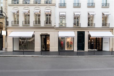 chanel paris avenue montaigne opening hours|Chanel boutique Paris.